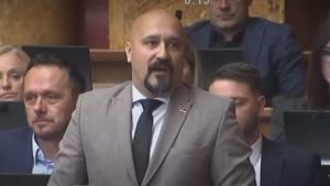 Petrašinović (SNS) „branio“ promene izbornih zakona u Kragujevcu, Milanović kritikuje