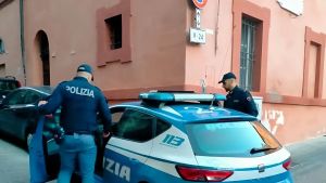 Offrivano servizi di vigilanza, ma era tutto falso (compresi i tesserini). Dieci denunce