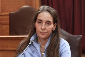 Ξανά στον «πάγο» η Τυχεροπούλου, παρά τη δικαστική δικαίωση
