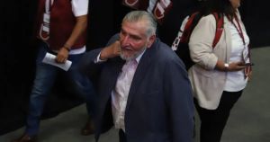 Adán, calladito entre la algarabía