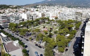 Πάτρα: Μια πόλη με βαριά μνήμη και ελαφριά φροντίδα