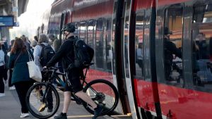Bahn und Bus: Nahverkehr braucht mehr als billige Tickets