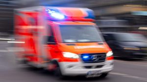 Unfälle mit Schwerverletzten, Feuer wüten – Rettungsdienst, Feuerwehr und Polizei gefordert