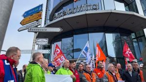 Los sindicatos denuncian recortes de más de 6.500 empleos de ArcelorMittal en Europa y el incumplimiento de proyectos verdes como el DRI de Gijón
