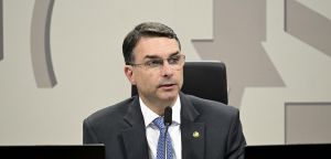 Uma (nova) história do deus