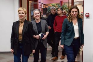 Présidentielle 2027 : à gauche, la primaire s’enlise, les candidats s’emballent