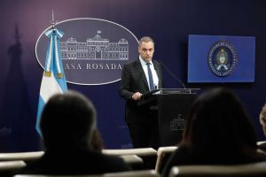 Adorni faces the press again as journalists allowed back into Casa Rosada