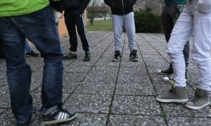 Odgovori klepetalnih robotov slovenske najstnike prepričali, da gre za raka