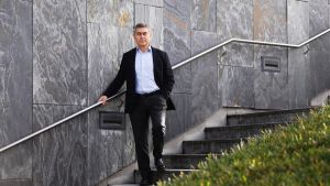 José Luis Llorente, jefe de Otorrino del HUCA, ingresa en la Academia de Medicina: 