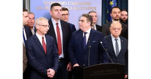 ПП бягат вляво? Не, искат да излязат от 