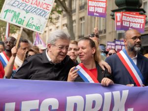 Candidature de Mélenchon : les Insoumis au garde-à-vous