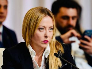 Meloni vedrà Rubio ma affonda su Trump. 