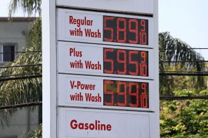 Big Oil and the White House Face a Pump Price Reckoning