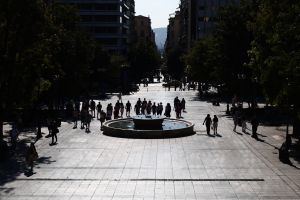 Η ένοχη σχέση κομμάτων – κράτους πίσω από την διαφθορά;