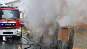 Incendio in una cantina a Cuorgnè, i vigili del fuoco domano le fiamme
