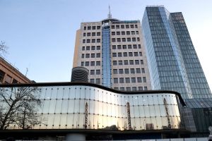 (DENAR NIKOLI NE SPI) Na Ljubljanski borzi se začenja sezona poročanj in lov na donose