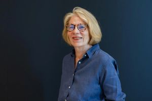 Alors que Jean-Luc Mélenchon vient d’officialiser sa candidature à l’élection présidentielle de 2027, Lucile Schmid s’inquiète de voir le Rassemblement national mener la course en tête. Mais elle rappelle qu’il existe des contre-pouvoirs capables de battre en brèche les idées du RN. Loin des ambitions politiques personnelles.