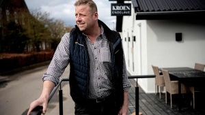 Kendt erhvervsmands taler om øens overlevelse, men hans nedrivnings-ønske er sen...