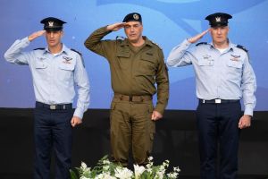 At handover ceremony, outgoing Air Force chief calls for ‘external’ Oct. 7 inquiry