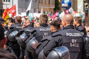 Ingolstadt: Bereitschaftspolizei veranstaltet Pyroshow