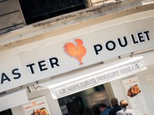 Master poulet : derrière le croustillant, une marinade politique amère