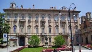 Pavia, il Comune multa un suo veicolo e non paga subito