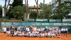 Sfida combattuta. E Vittoria va avanti