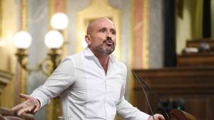La asesora de Begoña recuerda en su recurso al diputado Jaime de los Santos, el 'chico para todo' de la mujer de Rajoy