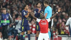 Vesli Snajder tvrdi da je trebalo prekinuti meč Arsenal – Atletiko: „Obe ekipe sa terena, a finale se sutra igra između Bajerna i Pari Sen Žermena“