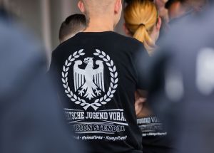 Junge Nazis könnten sich alten Gruppen anschließen und lernen