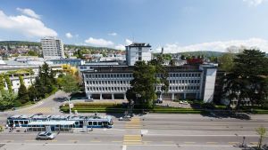 Un pasajero con hantavirus ingresa en Zúrich mientras Sanidad ordena que Canarias sea el destino de los cuidados del Hondius
