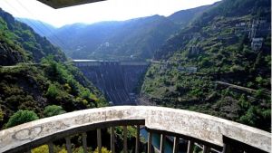 Empujón a las renovables en Asturias: aprobados 45 millones para la central de bombeo de Salime y 7,1 millones para preparar El Musel para la eólica marina
