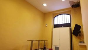 Ivrea, crolla il soffitto in una sala del bar della stazione