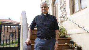 Roban la cuenta de Facebook del párroco de San Nicolás de Bari, en Avilés, para pedir dinero en su nombre