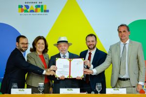Endividamento dos brasileiros enforca o governo Lula