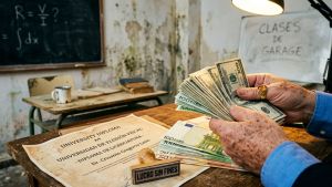 La estafa del aula de garaje: El lucro tras la máscara de la filantropía