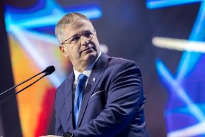 Education minister demands university chiefs sign pledge to keep politics off campus