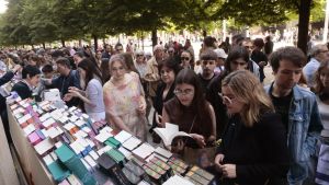 Cartas al director de HERALDO: Más que libros y flores en Aragón