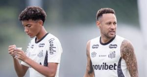 A decisão de Robinho Jr após tapa de Neymar e vaias