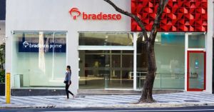 Bradesco lucra R$ 6,8 bilhões no 1° trimestre de 2026, alta de 16%