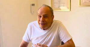 Em meio à disputa com ex, Stênio Garcia visita ‘Cidade dos Idosos’