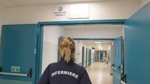 Nel girone (infernale) della sanità lombarda: “Per mio papà 88enne col Parkinson appuntamenti cancellati. Poi l’invito ad andare col privato”