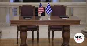 Με ποιον είναι η Ελλάδα;