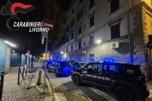 Livorno, quarantunenne picchiato di notte in piazza Garibaldi
