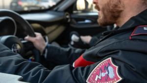 Violenta quattro minori all’estero e si nasconde a Noventa: arrestato latitante