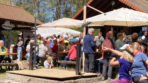 Tradition am Maifeiertag: Wie der Wandertreff im Schmeiental Jung und Alt verbindet