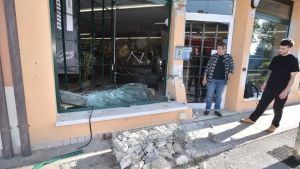 Vittorio Veneto, assalto con un camion al Crazy Sport: rubate dieci biciclette