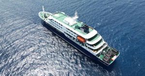 Cerca de 40 pasajeros desembarcaron en la isla de Santa Elena tras fallecer la primera persona en el crucero del hantavirus