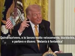 Trump si scusa con Melania ridendo: Il correttore automatico la trasformava in 'Melody'