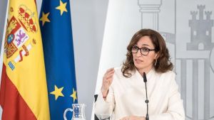Sanidad pedirá consentimiento a los 14 españoles del buque con hantavirus para confinarlos